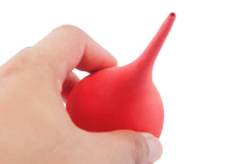 Клизма в домашних условиях