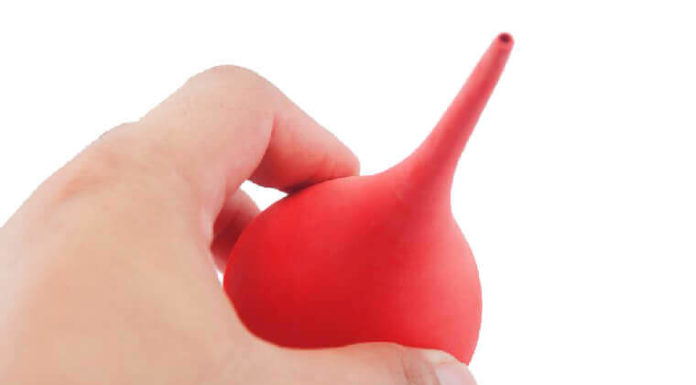 Клизма в домашних условиях