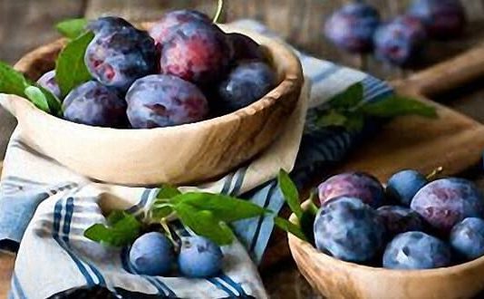 Сливы при запоре