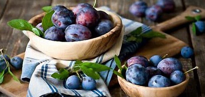 Сливы при запоре