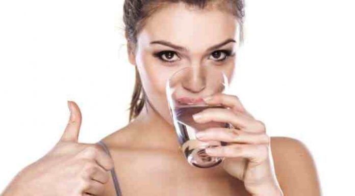 Чем полезна вода при запоре