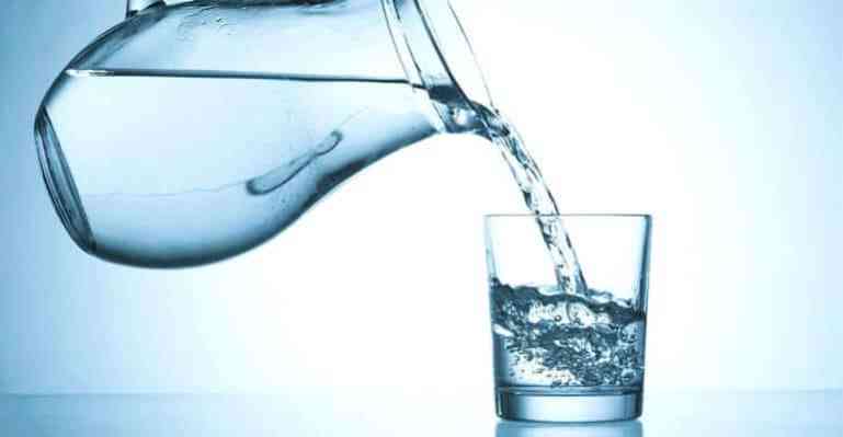 Чем полезна вода при запоре